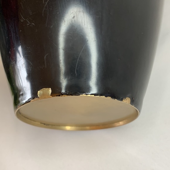 Vintage black Lacquer on brass with inlaid mother of pearl PEACOCKS vase - Picture 14 of 15